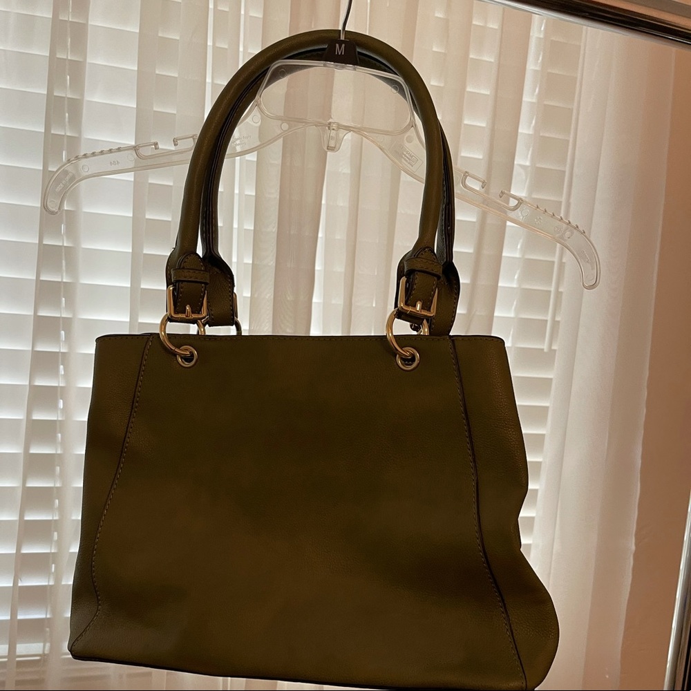 Green medium sized purse